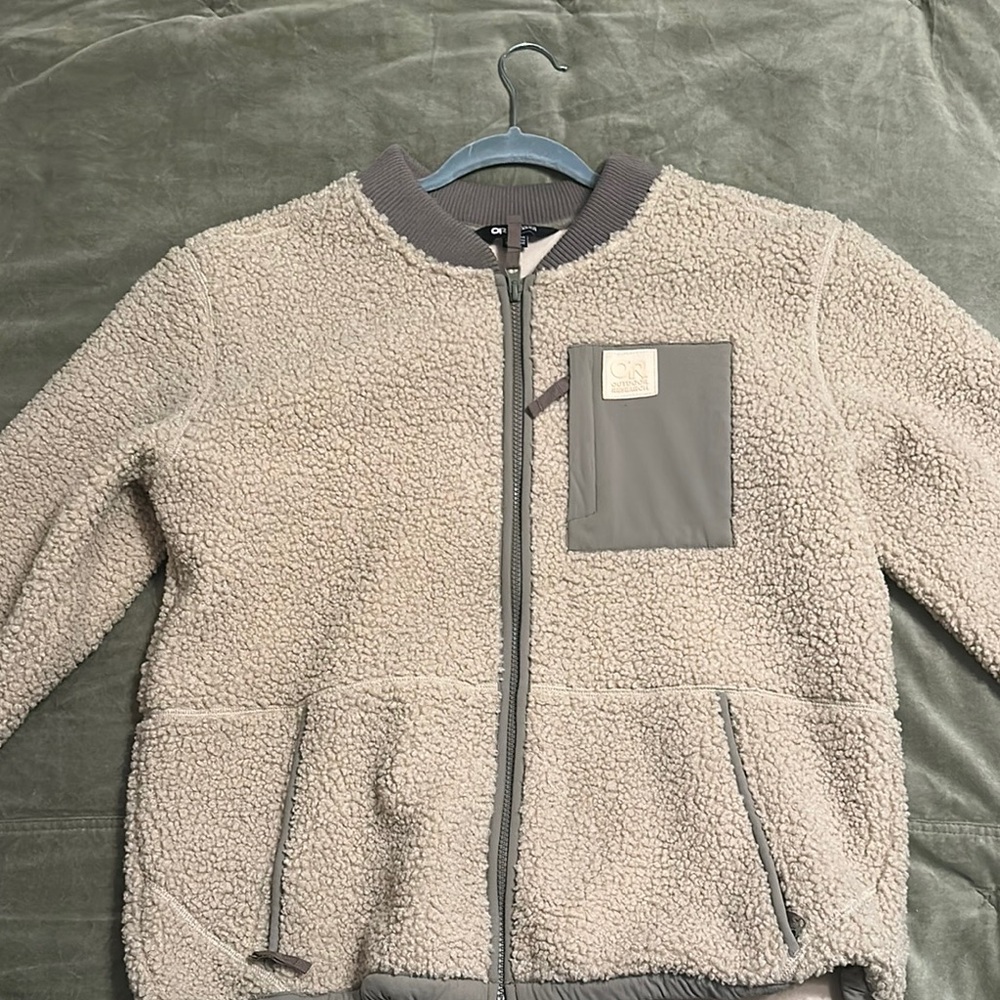 Outdoor Research Cream and Gray Puffer Jacket with Stand-Up Collar